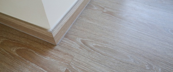 découvrez le coût de la pose de plinthes pour parquet : tarifs, main-d'œuvre et conseils pour un budget maîtrisé.