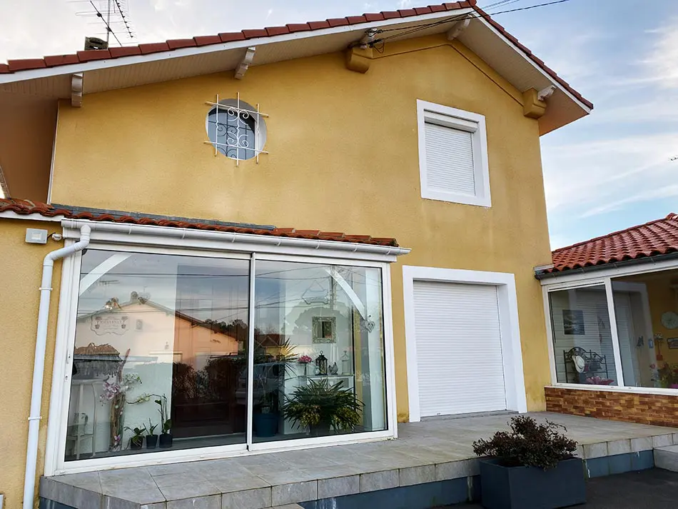 découvrez le coût du ravalement de façade, les facteurs qui influencent le prix et comment bien préparer votre projet pour un résultat durable et esthétique.