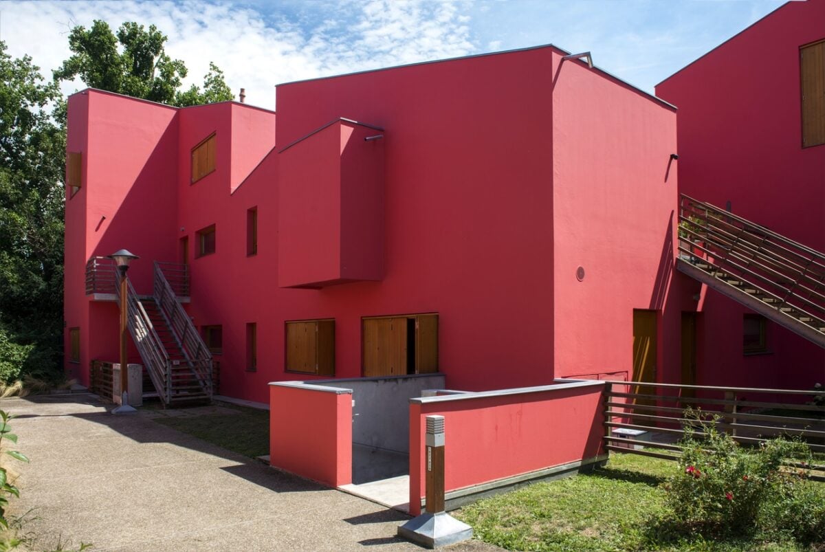 découvrez le coût du ravalement de façade pour votre maison : conseils, facteurs influençant les prix, et astuces pour un projet réussi.