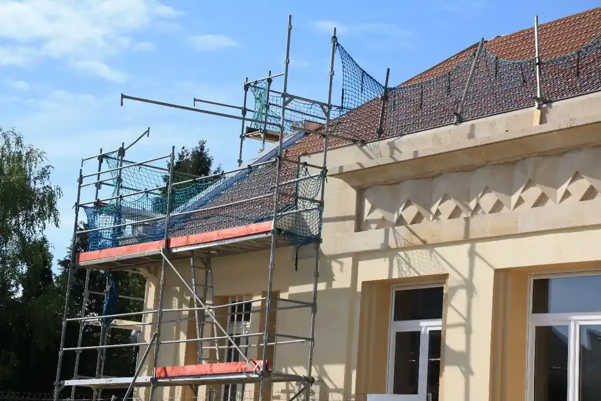 découvrez le coût du ravalement de façade pour votre maison, les facteurs qui influencent le prix et des conseils pour bien préparer vos travaux.