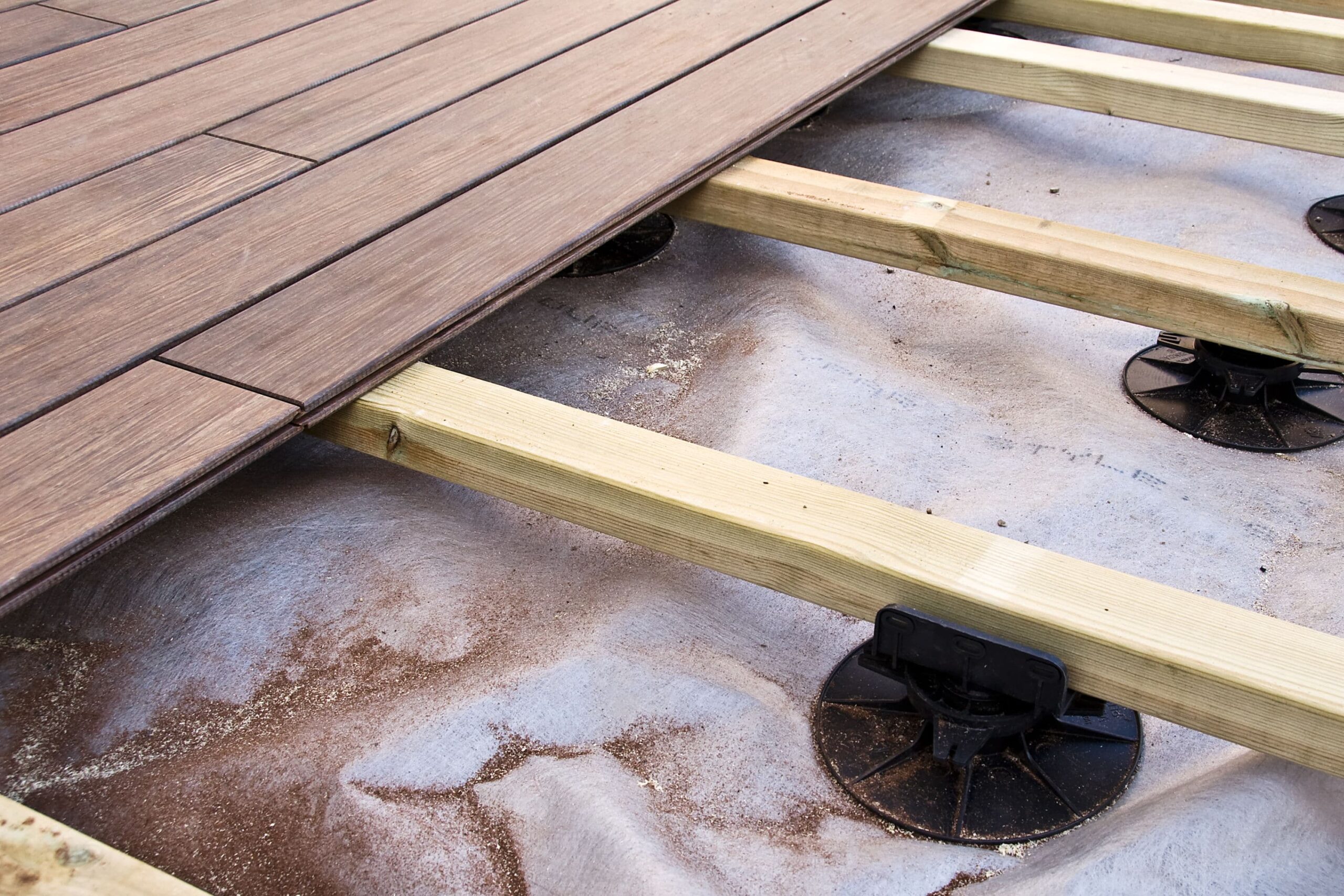 découvrez le coût pour refaire une terrasse : matériaux, main-d'œuvre et conseils pour un budget maîtrisé.