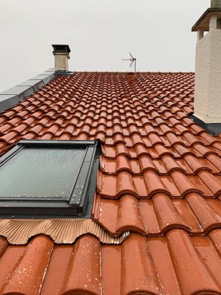 cout refection toiture tuile au m2 3 découvrez le coût de la réfection d'une toiture en tuile au m², avec des conseils pour estimer votre budget et choisir les meilleurs matériaux.