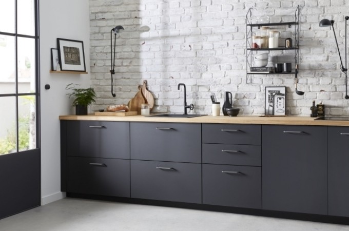 découvrez le coût d'un relooking de cuisine et obtenez des conseils pour rénover votre espace sans dépasser votre budget.