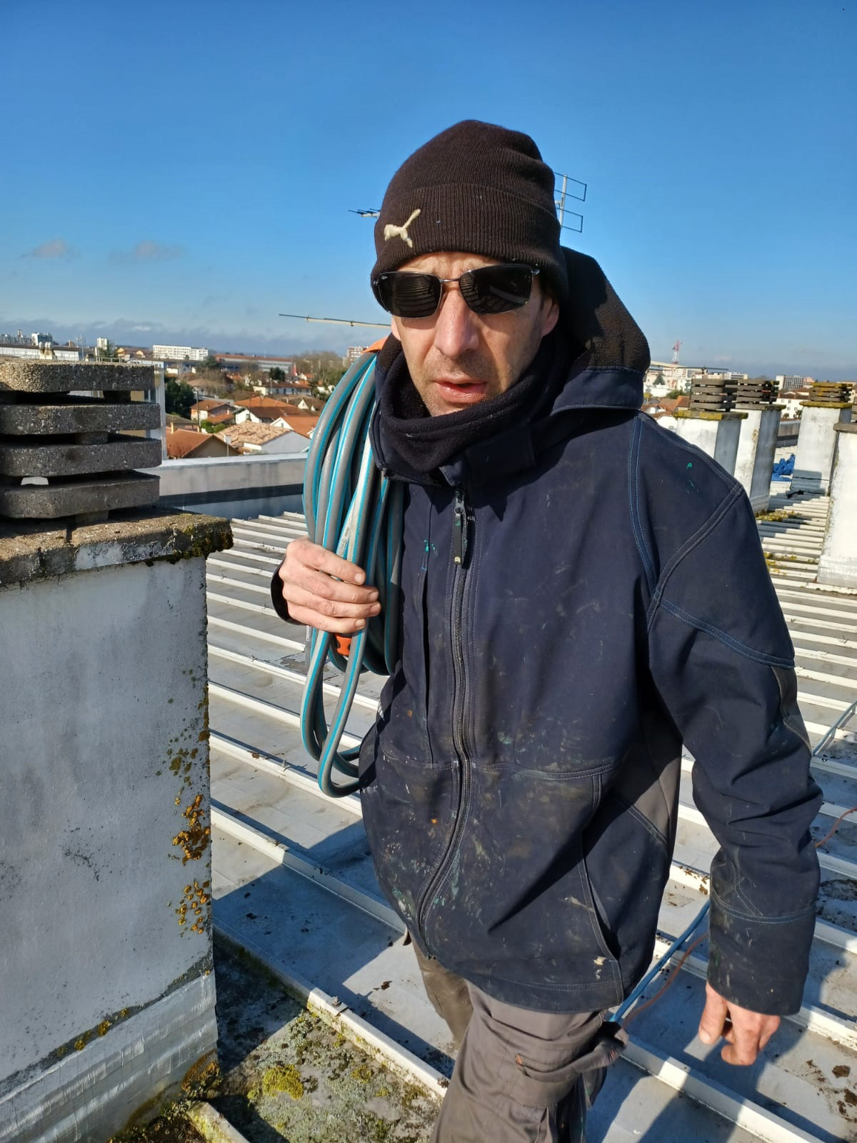 découvrez le coût du remplacement d'une colonne d'eaux usées, les facteurs influençant le prix, et des conseils pour bien planifier vos travaux de plomberie.