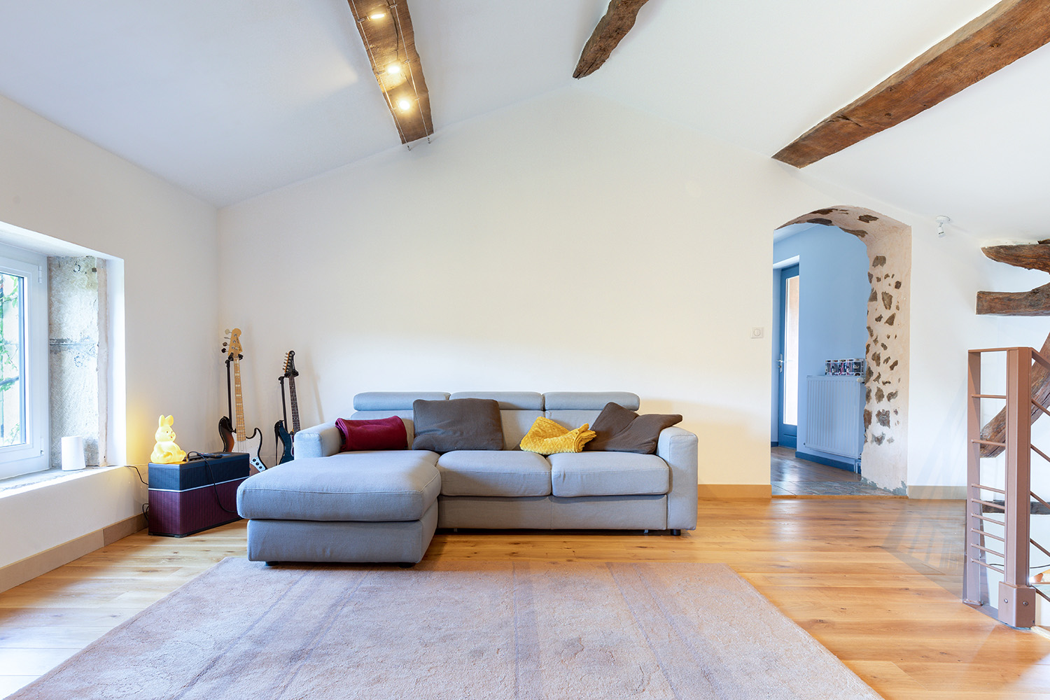 découvrez le coût de la rénovation d'un appartement haussmannien : estimation des prix, conseils et astuces pour réussir vos travaux tout en respectant le style unique de votre logement.