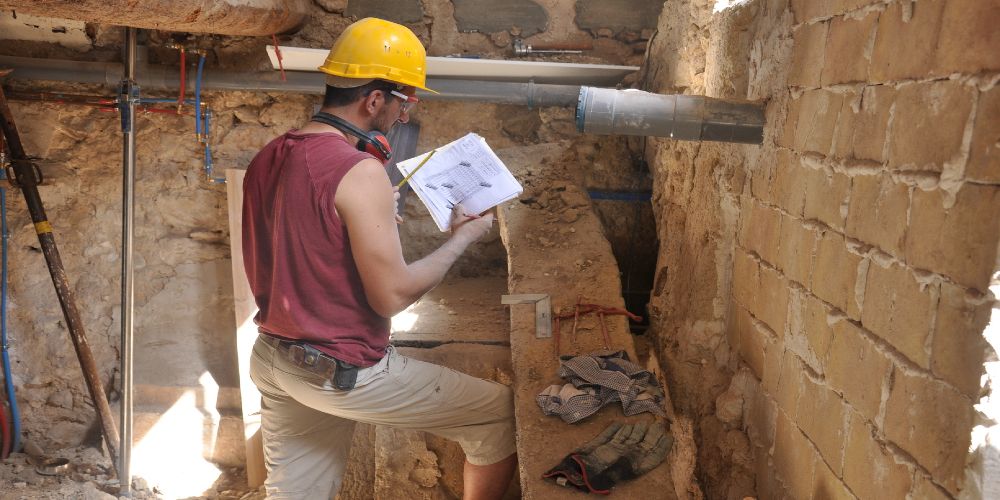 découvrez les facteurs influençant le coût de rénovation au mètre carré et obtenez des conseils pour estimer votre budget travaux avec précision.