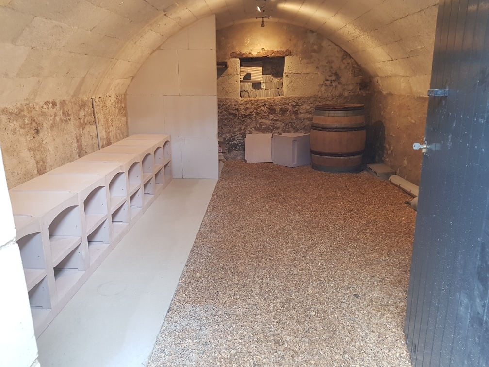 découvrez le coût de la rénovation d'une cave et obtenez des conseils pour estimer votre budget selon les travaux à réaliser.