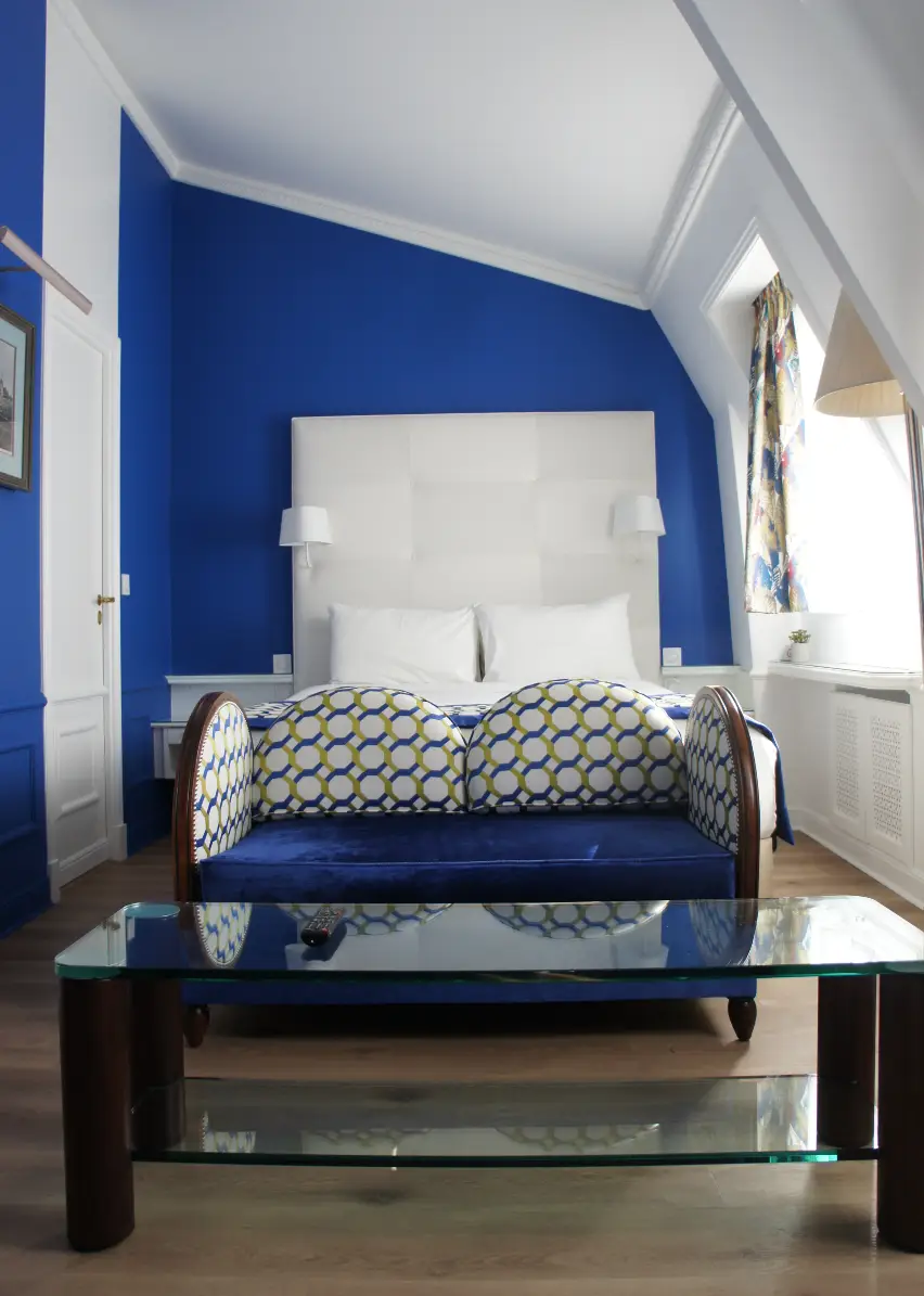 découvrez les coûts moyens de rénovation d'une chambre d'hôtel et comment optimiser votre budget pour un résultat de qualité.