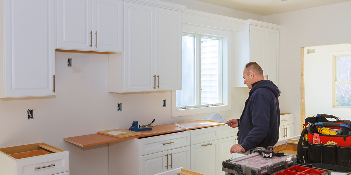 découvrez le coût de la rénovation de cuisine en 2025 : estimations, conseils et facteurs influençant votre budget pour réussir votre projet.