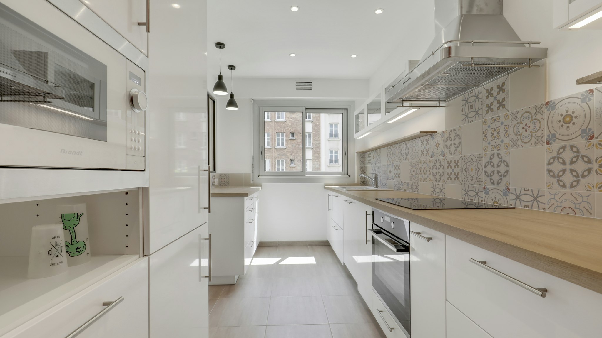 découvrez le coût de rénovation d'une cuisine au m² : conseils, prix moyens et astuces pour bien planifier votre projet de rénovation.
