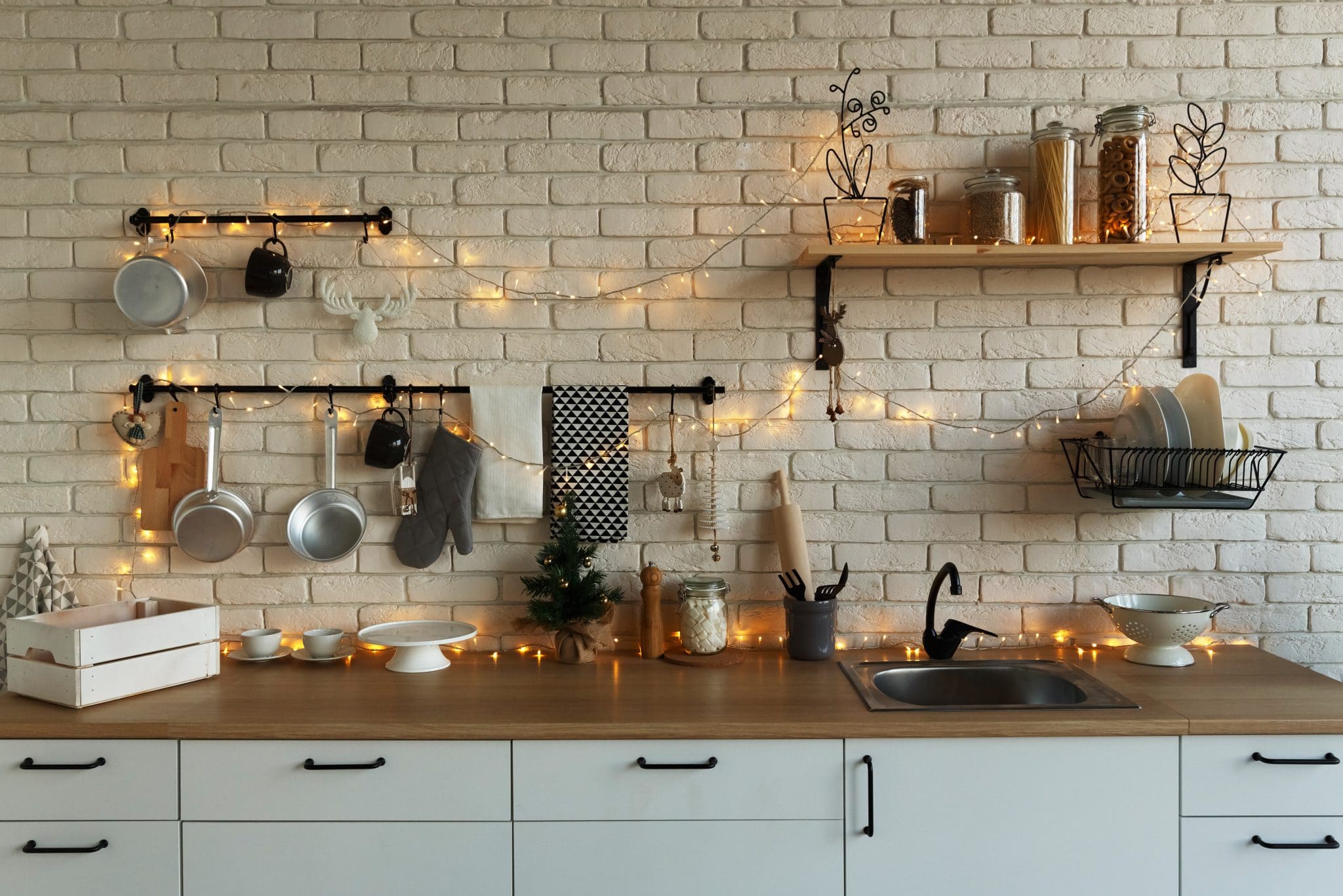 découvrez notre guide d'estimation du coût de rénovation de cuisine pour planifier efficacement votre projet et maîtriser votre budget.