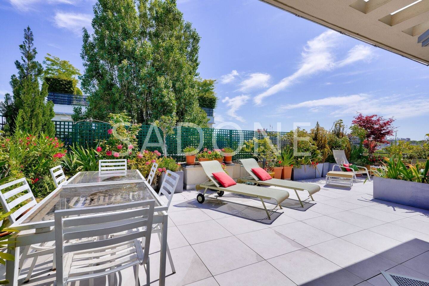 découvrez les coûts de rénovation d'un duplex à neuilly-sur-seine pour mieux planifier votre projet immobilier avec précision et sérénité.