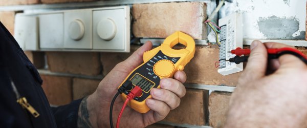 découvrez notre guide complet sur le coût de la rénovation électrique pour bien préparer votre budget et éviter les mauvaises surprises.