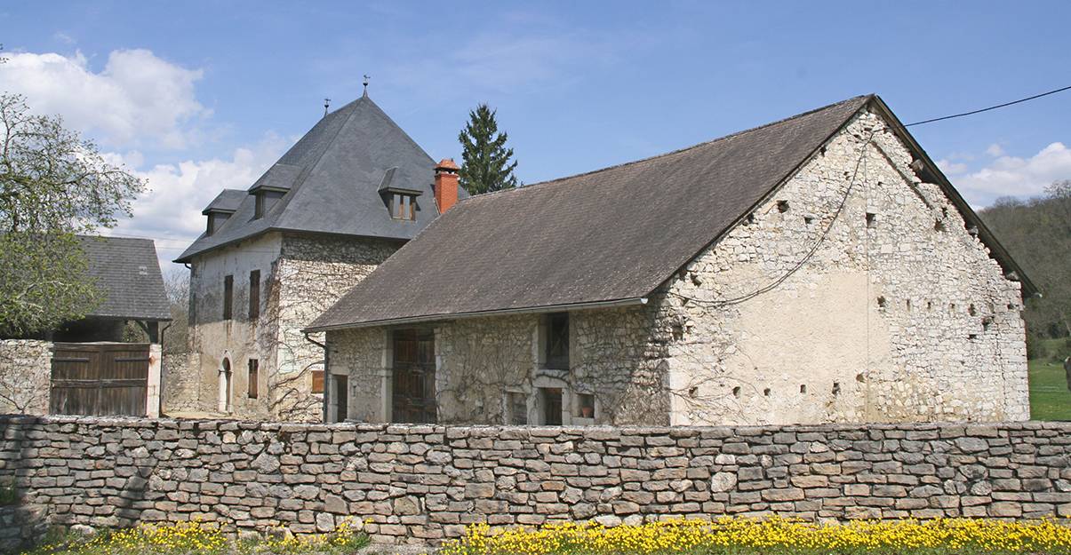 découvrez le coût de rénovation d'une ferme et obtenez des conseils pour estimer votre budget travaux de rénovation agricole.