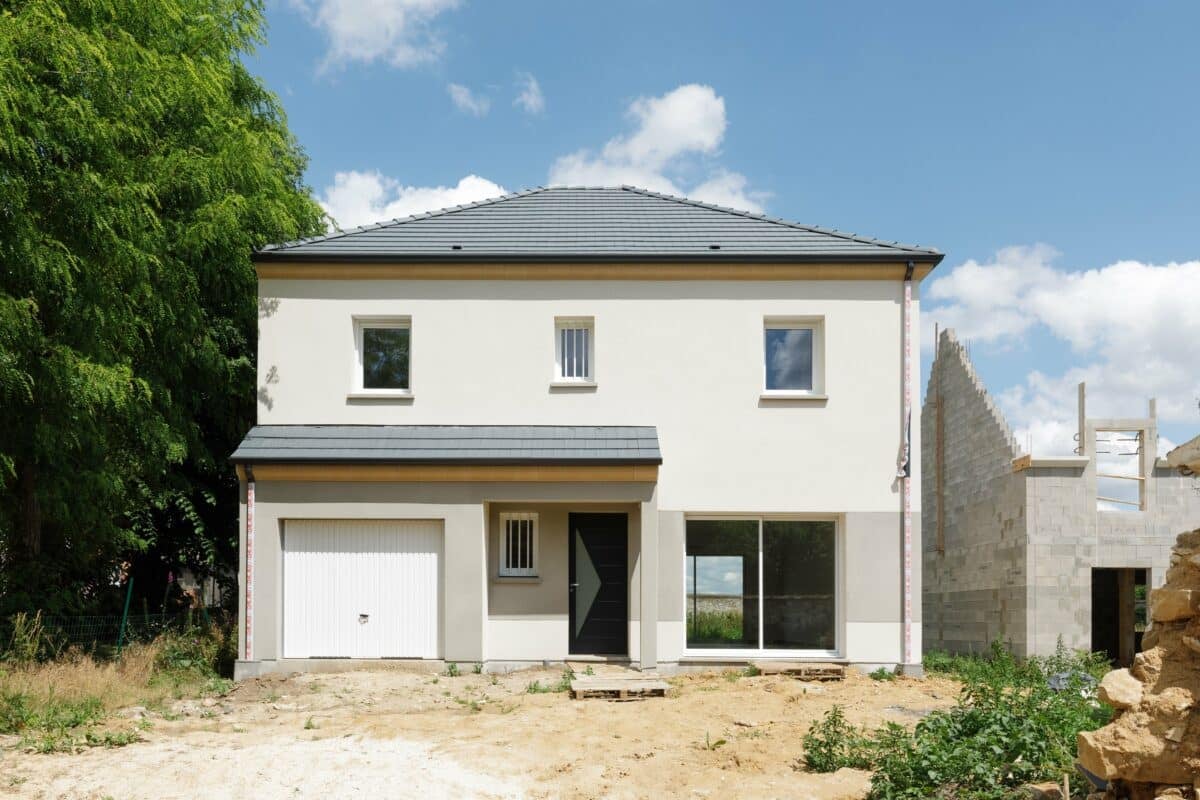 découvrez les coûts estimatifs pour la rénovation de votre maison et obtenez des conseils pour bien gérer votre budget rénovation.