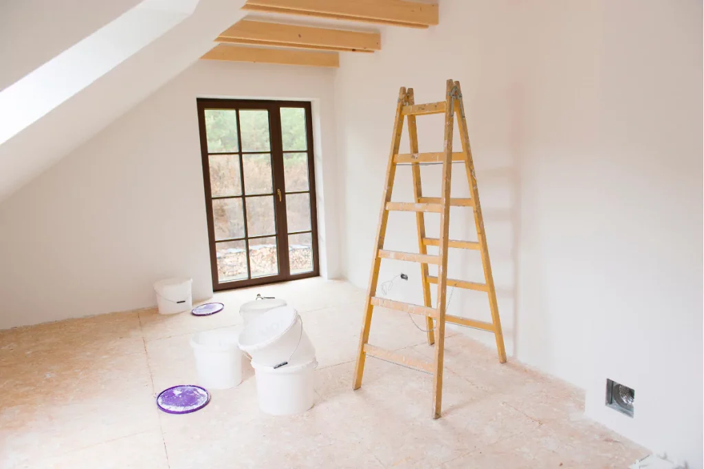 découvrez les différents coûts de rénovation d'une maison et obtenez des conseils pour bien planifier votre budget travaux.