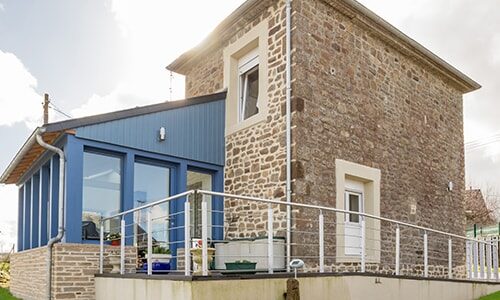 découvrez les facteurs influençant le coût de la rénovation d'une maison ancienne et obtenez des conseils pour estimer votre budget efficacement.