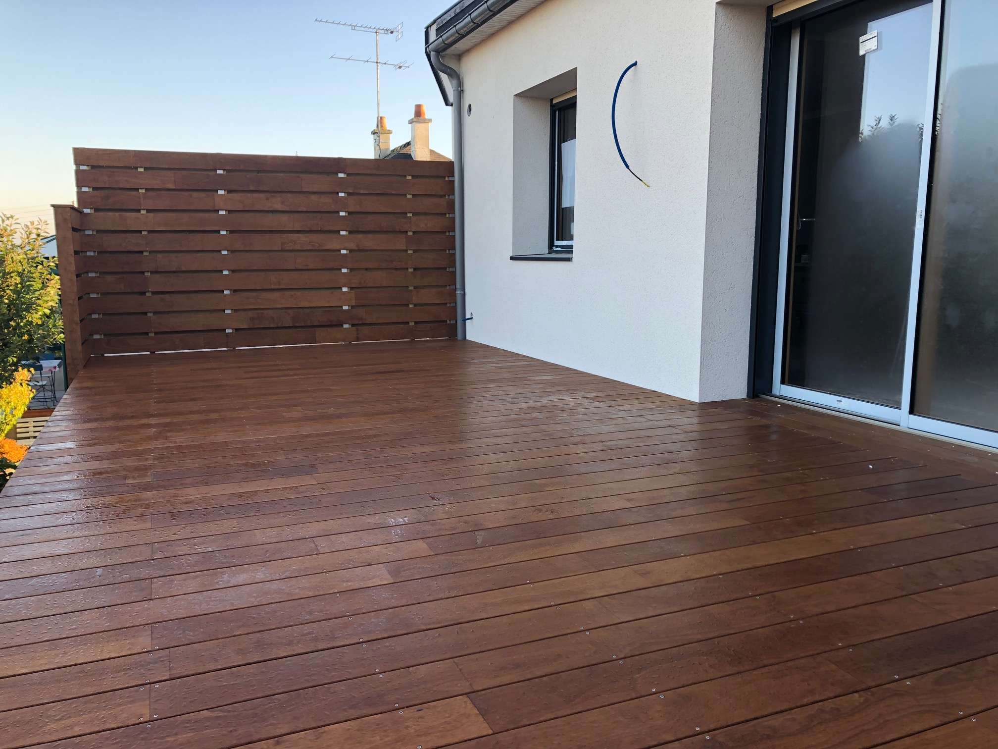 découvrez le coût moyen pour la rénovation d'une maison des années 70 et obtenez des conseils pour planifier efficacement vos travaux.