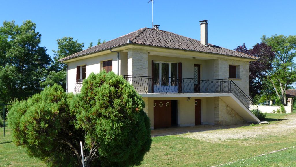 découvrez le coût moyen pour la rénovation d'une maison des années 70, avec des conseils pour optimiser votre budget et moderniser votre habitation.