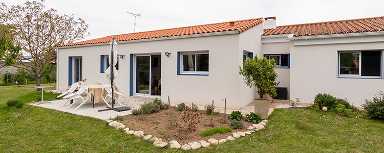 découvrez le coût moyen pour la rénovation d'une maison des années 70, incluant les conseils pour estimer votre budget et les travaux essentiels à prévoir.