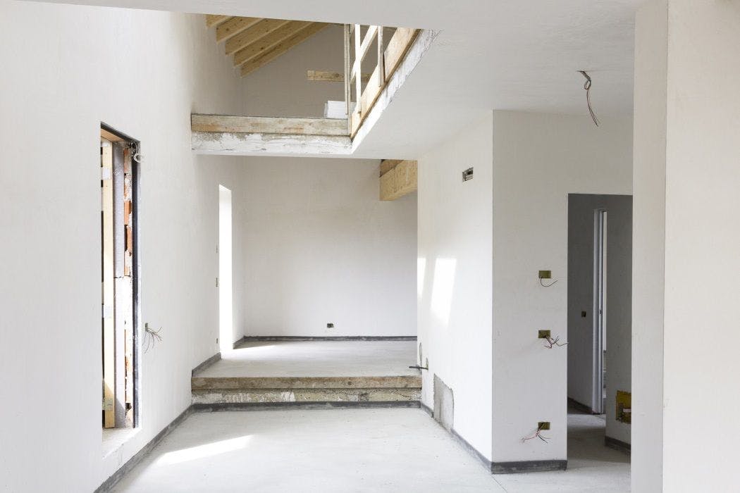 découvrez notre guide complet pour maîtriser le coût de la rénovation de votre maison et apprendre des astuces efficaces pour économiser tout en améliorant votre habitat.