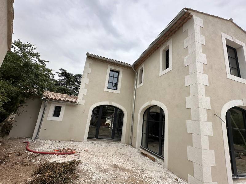 cout renovation maison pierre 3 découvrez le coût moyen pour la rénovation d'une maison en pierre, incluant les matériaux, la main-d'œuvre et les conseils pour optimiser votre budget.