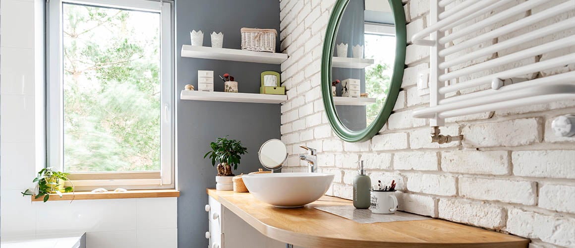 découvrez les facteurs qui influencent le coût de rénovation d'une salle de bain et obtenez des conseils pour planifier votre budget efficacement.