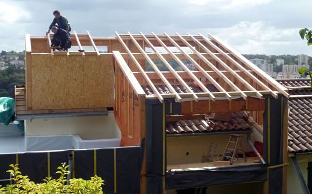 découvrez le coût moyen au m² pour la surélévation de votre maison et obtenez des conseils pour mieux planifier votre projet d'extension.