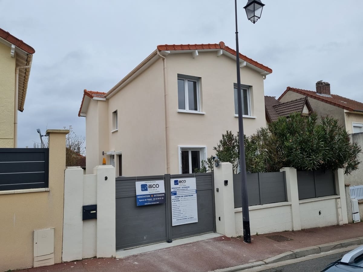 découvrez comment maîtriser le coût de la surélévation de toiture pour économiser efficacement tout en valorisant votre bien immobilier.