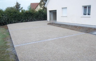 découvrez le coût du terrassement pour votre allée : tarifs, facteurs influents et conseils pour un projet réussi et économique.