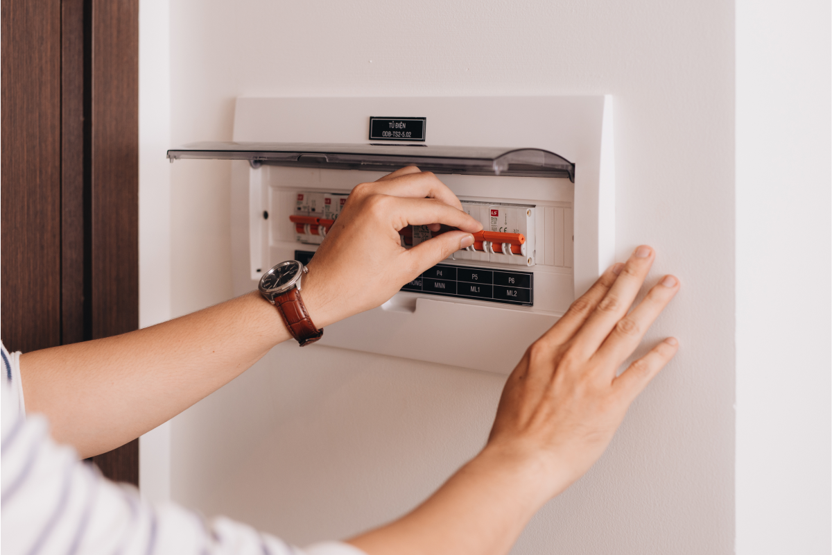 découvrez le coût des travaux d'électricité au m² pour mieux planifier votre budget rénovation et éviter les mauvaises surprises.
