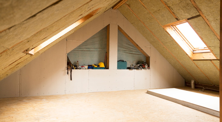 découvrez les coûts essentiels pour l'isolation des combles et optimisez votre consommation d'énergie tout en améliorant le confort de votre maison.