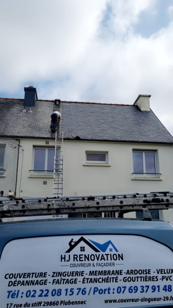 couvreur à concarneau spécialisé en zinguerie et nettoyage de toiture pour garantir l'étanchéité et la longévité de votre toit. service professionnel et fiable.