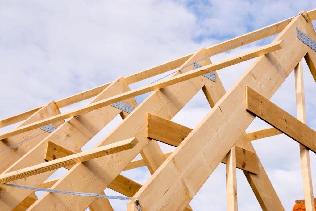 découvrez notre service de couvreur expert à tarbes, spécialisé en toiture et charpente. qualité, savoir-faire et artisanat pour vos projets de construction et rénovation.