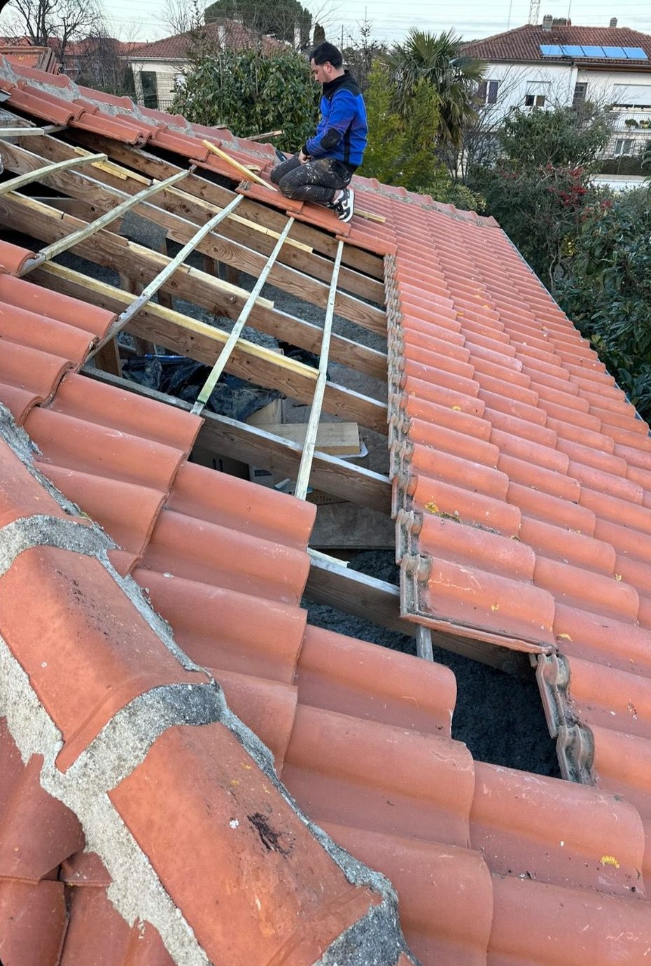 couvreur zingueur expert à royan, spécialiste en toiture, réparation et installation de zinguerie pour assurer la protection et l'esthétique de votre maison.