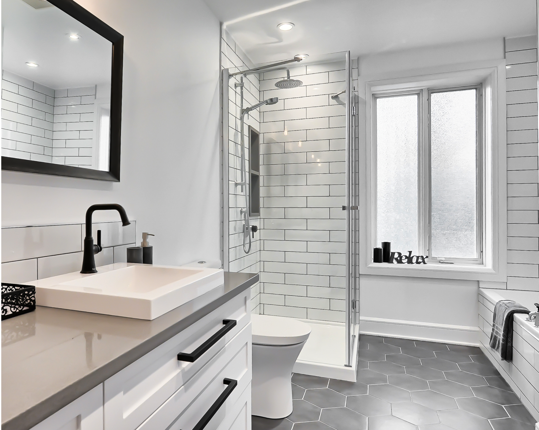 découvrez comment créer la salle de bain de vos rêves grâce à nos conseils et idées pour un espace à la fois élégant et fonctionnel.