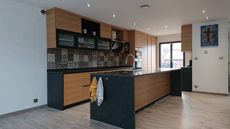 découvrez nos conseils et astuces pour réussir la pose de votre cuisine, alliant design et fonctionnalité pour un espace sur mesure.