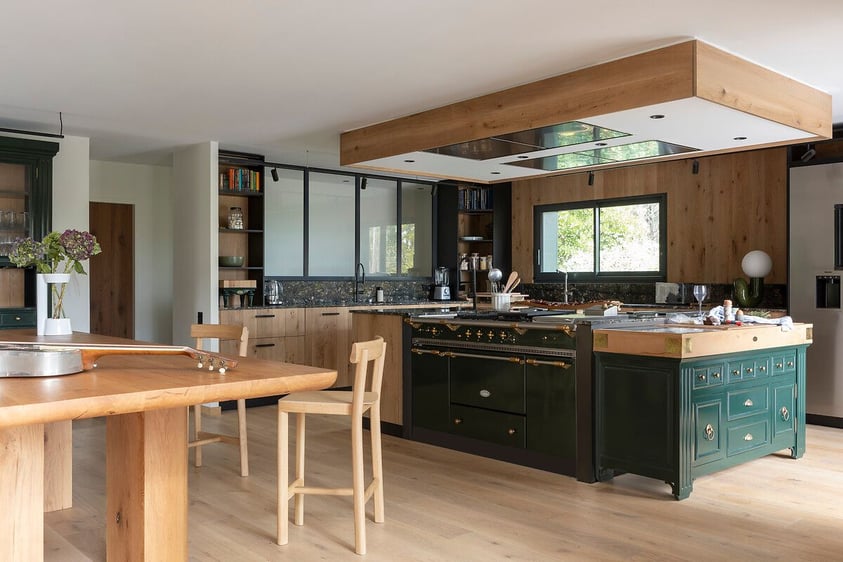 découvrez l'excellence avec notre cuisiniste architecte : des cuisines d’exception sur-mesure alliant design unique et fonctionnalité optimale pour sublimer votre espace.