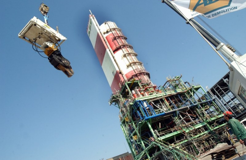 découvrez les principaux défis du démantèlement de cheminée et les solutions efficaces pour assurer un processus sûr et conforme.