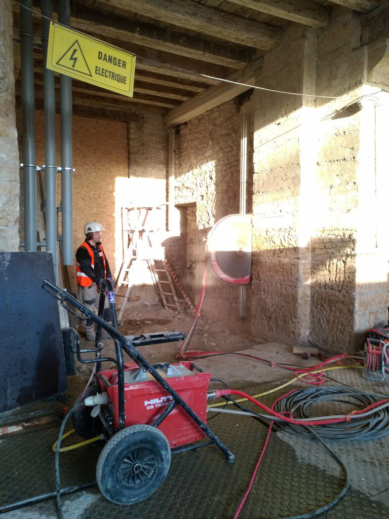 demolir mur beton 2 découvrez les méthodes efficaces pour démolir un mur en béton en toute sécurité. conseils pratiques, outils nécessaires et étapes à suivre pour réussir vos travaux de démolition.