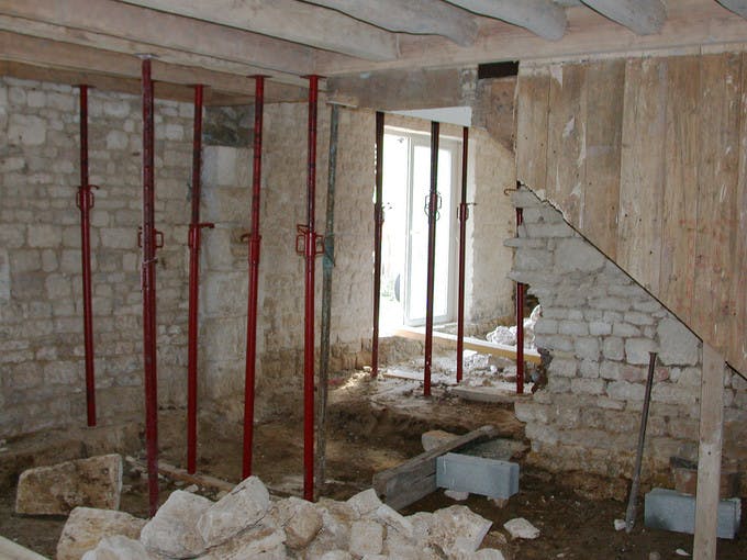 demolir mur beton 3 découvrez nos conseils et méthodes efficaces pour démolir un mur en béton en toute sécurité et rapidement. guide étape par étape pour vos travaux de rénovation.