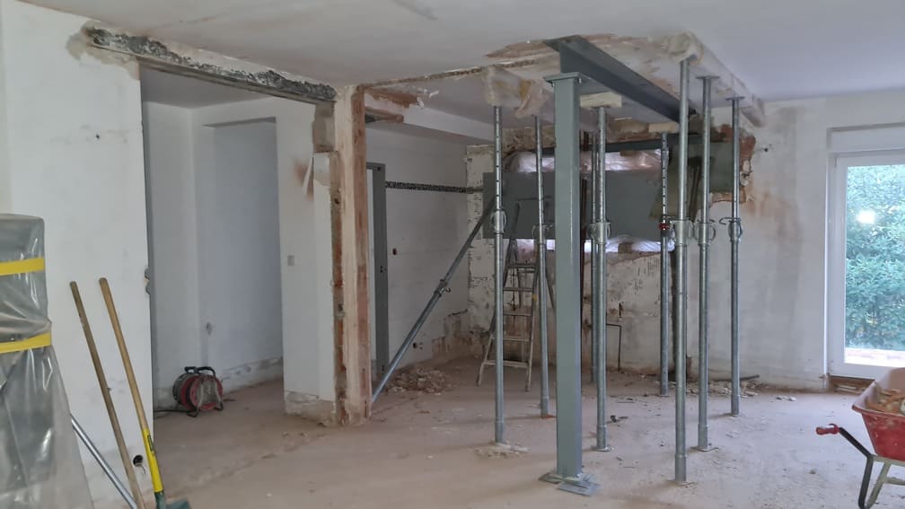 service professionnel de démolition et d'aménagement de murs porteurs pour optimiser votre espace en toute sécurité.