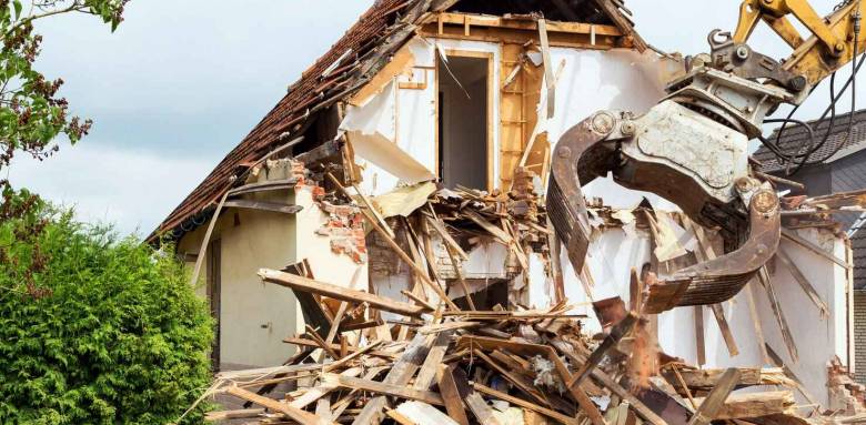 service professionnel de démolition de maison : sécurité, rapidité et respect de l'environnement pour vos travaux de déconstruction.