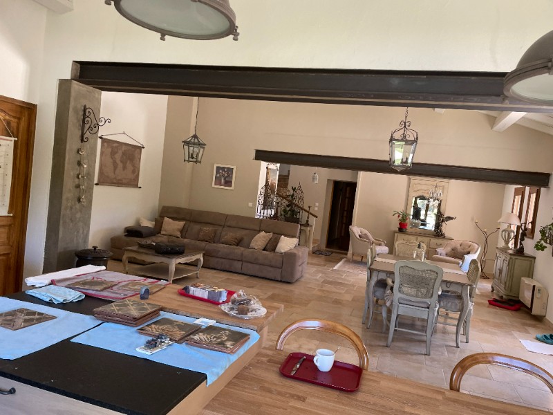 découvrez comment réussir la démolition d'un mur porteur en toute sécurité, avec des conseils d'experts et les étapes essentielles à suivre.