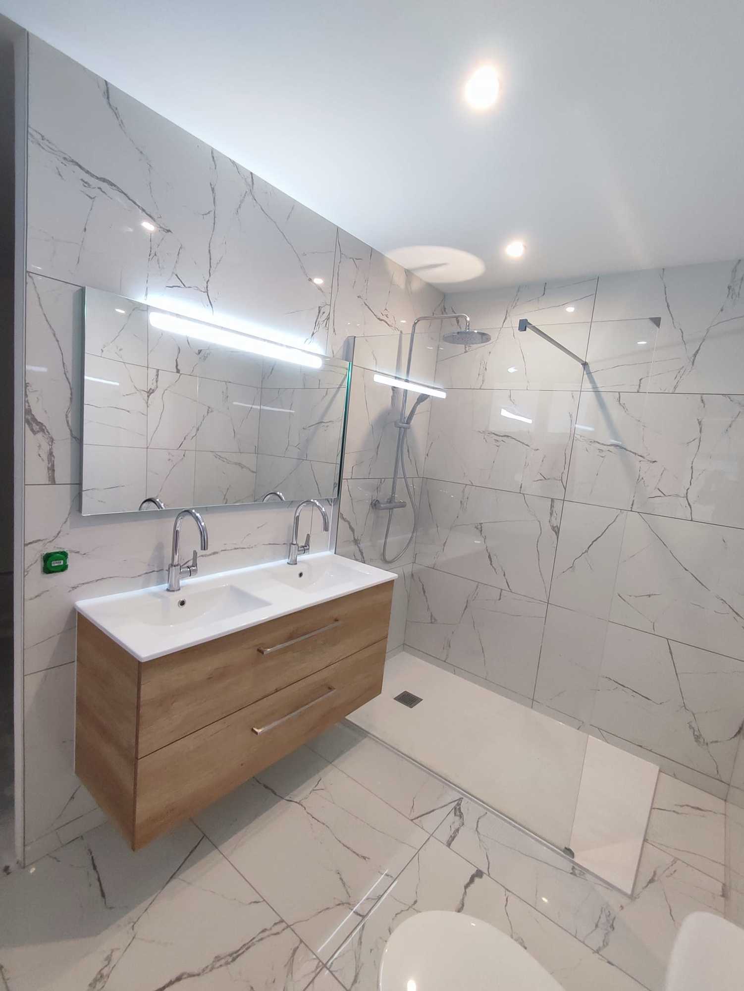 obtenez un devis sur mesure pour la rénovation de votre salle de bain. des solutions personnalisées adaptées à vos besoins et à votre budget.