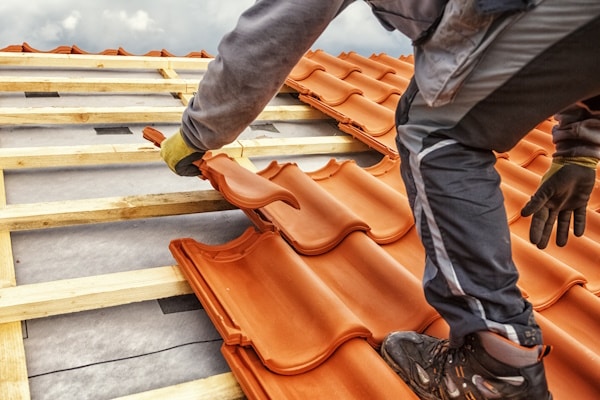 devis toiture 12 obtenez un devis toiture gratuit et personnalisé pour vos travaux de rénovation ou de construction. comparez les prix et trouvez un professionnel qualifié près de chez vous.
