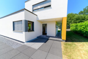 découvrez la différence de prix entre un toit plat et une toiture traditionnelle pour mieux choisir votre projet de construction ou rénovation.