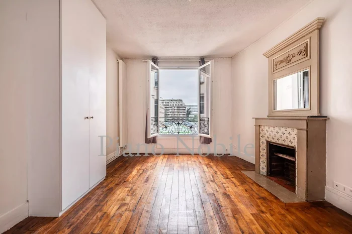 découvrez un domaine à rénover près du 15e arrondissement de paris, offrant un fort potentiel pour un projet immobilier unique au cœur de la capitale.