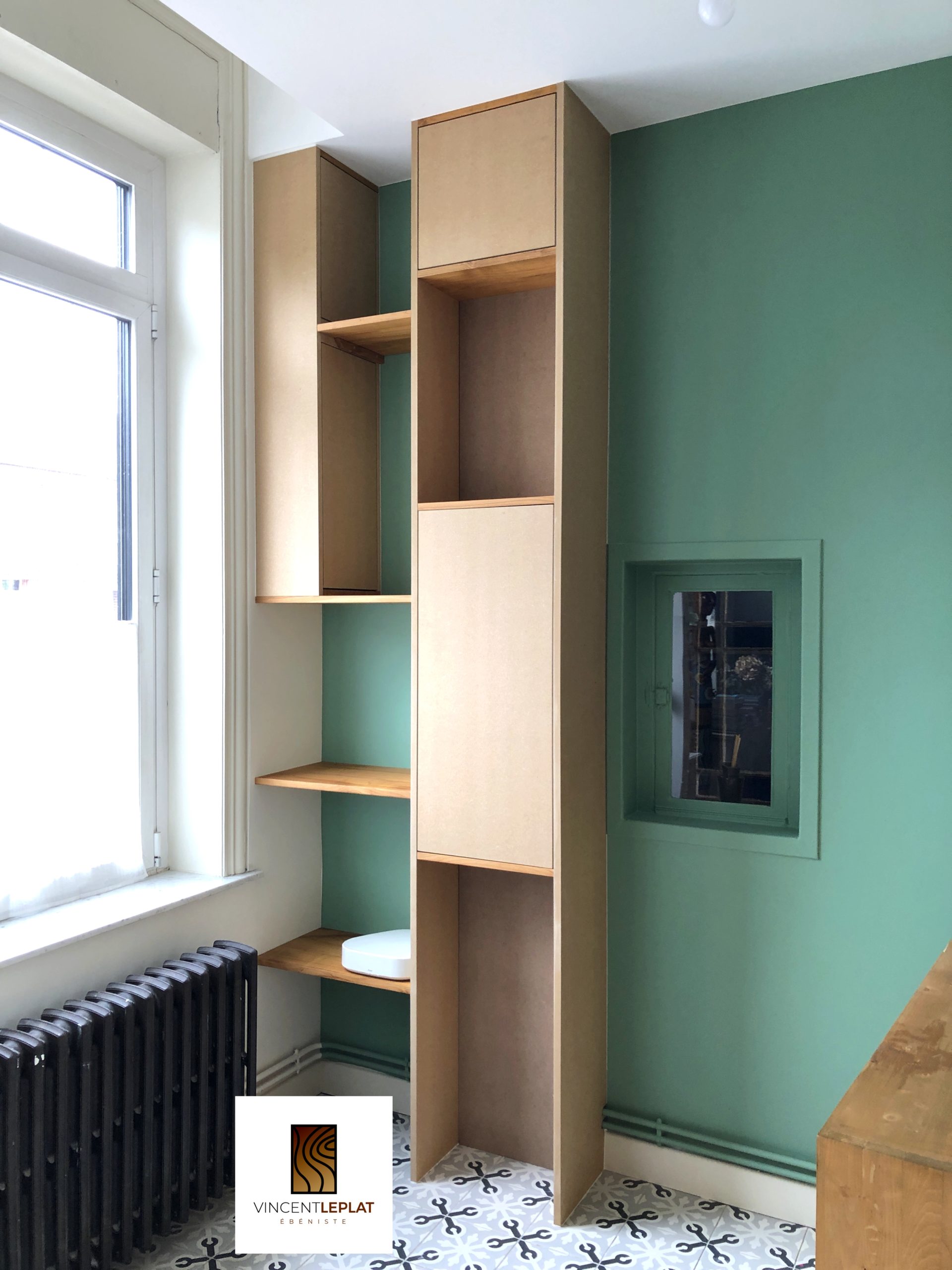 ébéniste à lorient spécialisé dans la création de meubles sur mesure alliant savoir-faire traditionnel et design personnalisé pour votre intérieur.