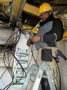 trouvez un électricien fiable près de chez vous pour tous vos travaux électriques. service rapide, professionnel et garanti à proximité.